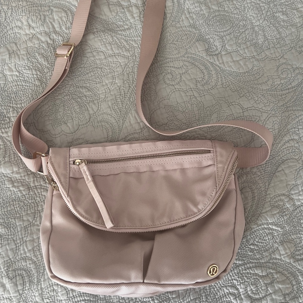 Lululemon Festival Bag- light pink, crossbody
